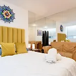 Eclectic Jungle: 4 Bedrooms In Beautifull Polanco