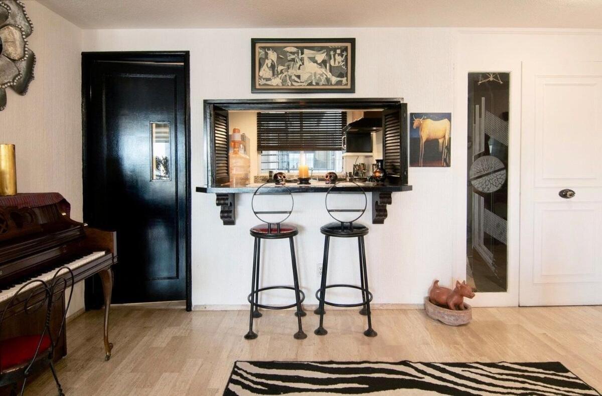 Eclectic Jungle: 4 Bedrooms In Beautifull Polanco Apartment