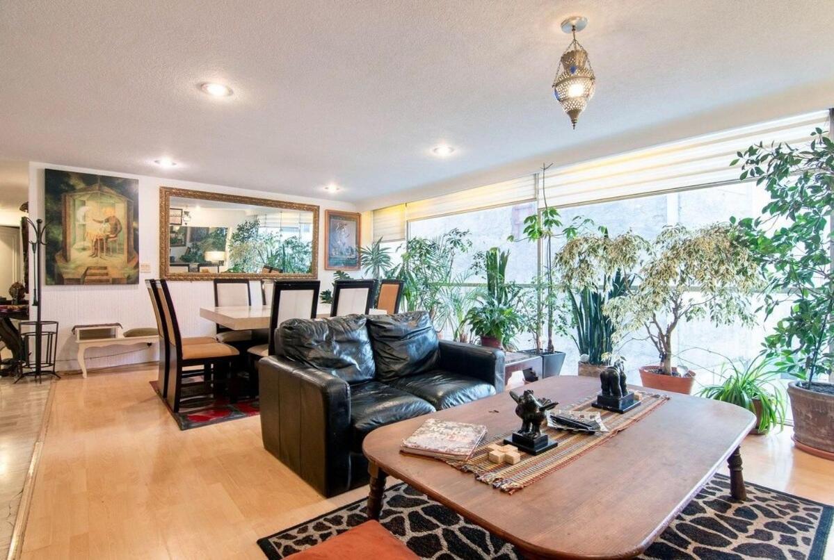 Eclectic Jungle: 4 Bedrooms In Beautifull Polanco Apartment